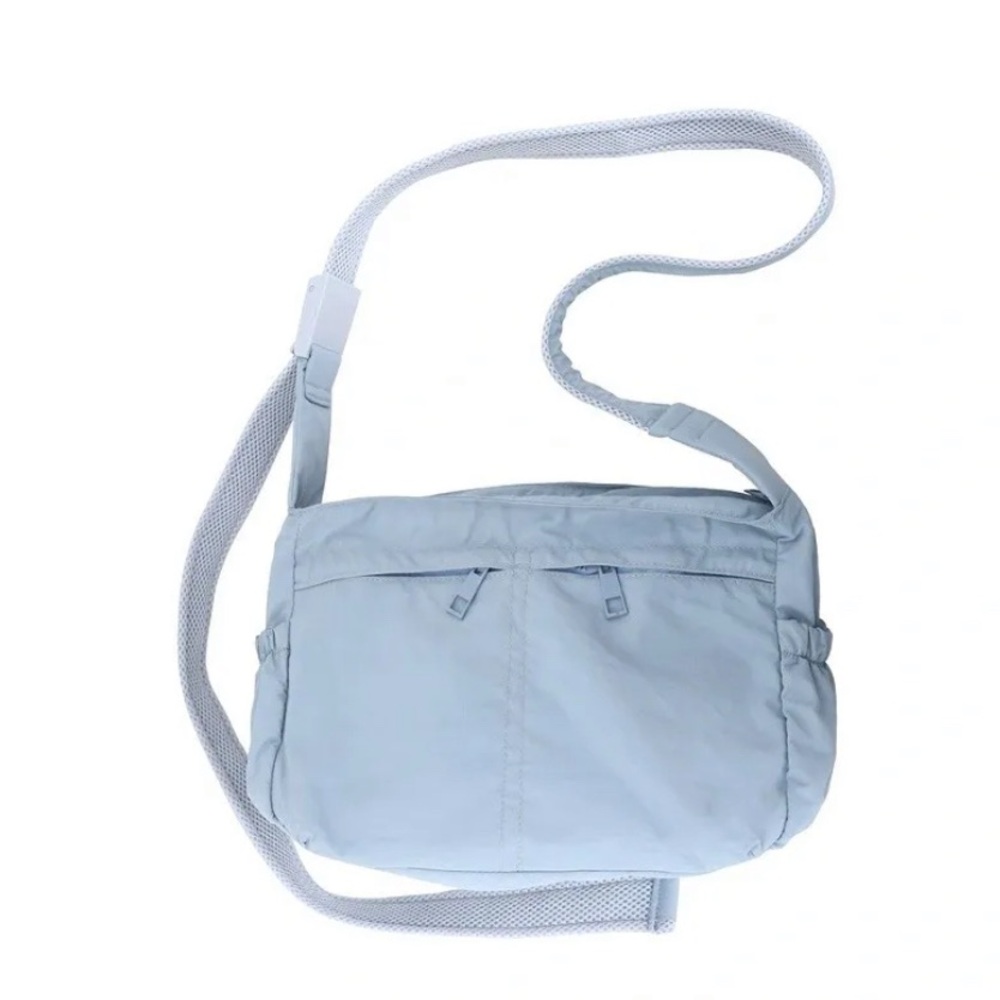 (B3) Dusty Check in bag